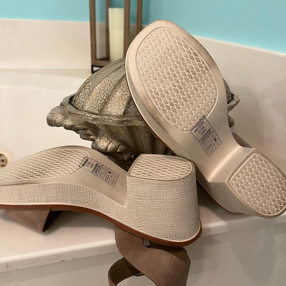 Pierre Dumas ankle strap tan heels - Picture 5 of 5